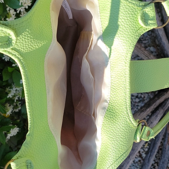 Straw and leather Tote/Purse Yellow Straw and Light Green Top Snap Closure - Picture 3 of 7